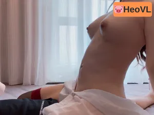 Xoạc gấu trung vú trắng tròn